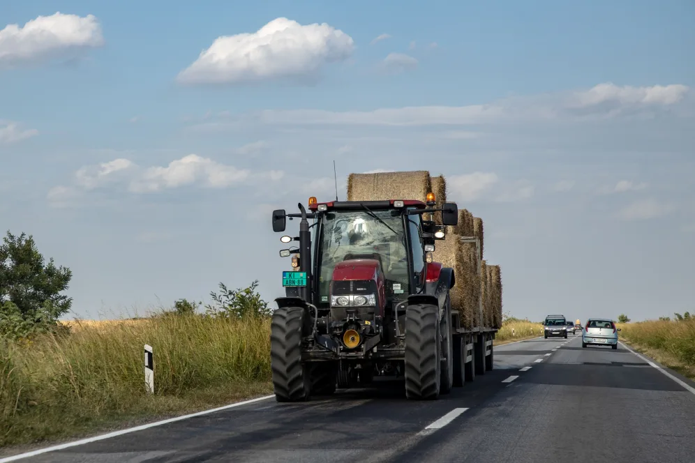 reglementation-tracteur-sur-route